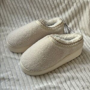 Women's Cream Sherpa Slip-On Cozy Slippers
